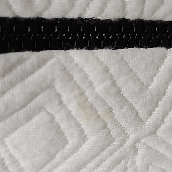 Descendants zipper up - Picture 2 of 5